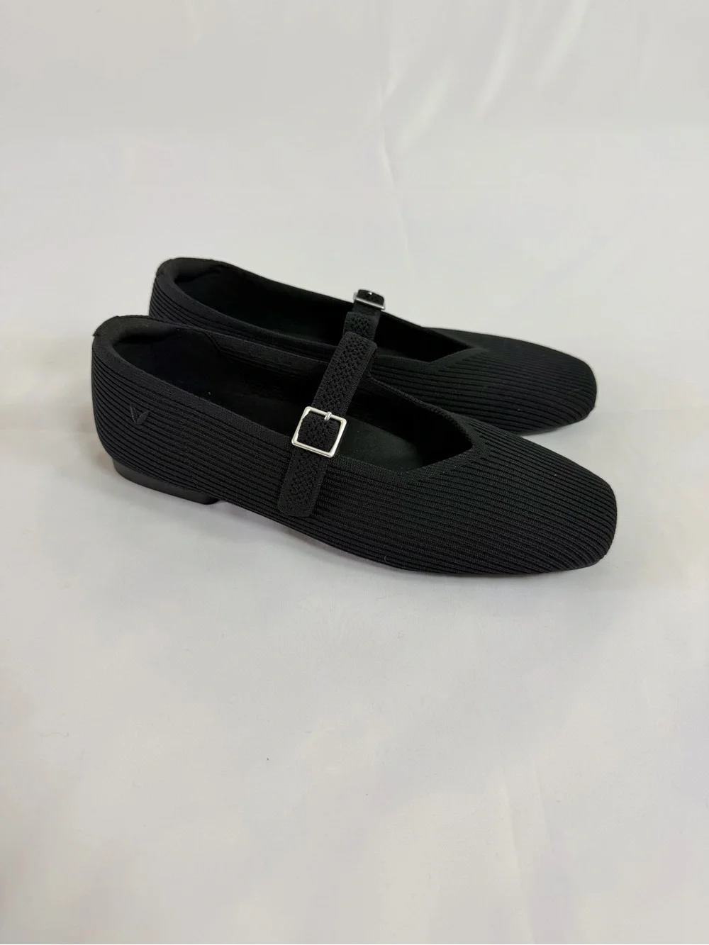 Vivaia Margot Mary Jane Flats, size 40W.